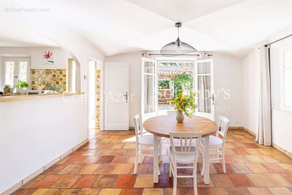 Maison à ROQUEFORT-LES-PINS