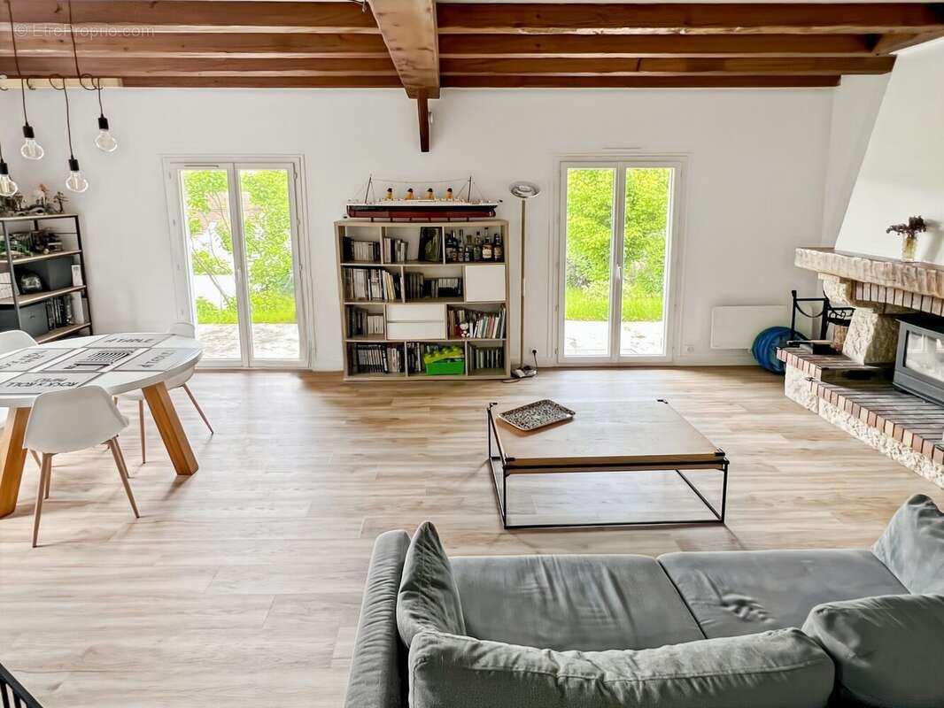 Maison à BEYNES