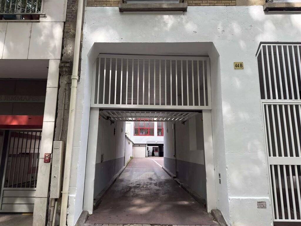 Parking à PARIS-10E