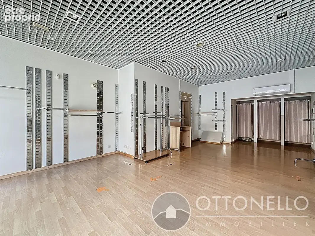Local commercial SAINT-RAPHAEL 58,80 m2 - photo 3
