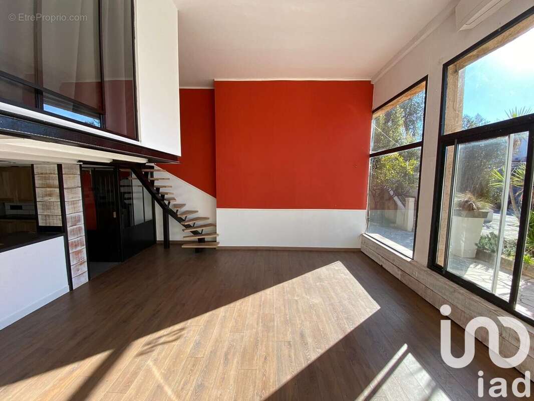 Photo 3 - Commerce à COGOLIN