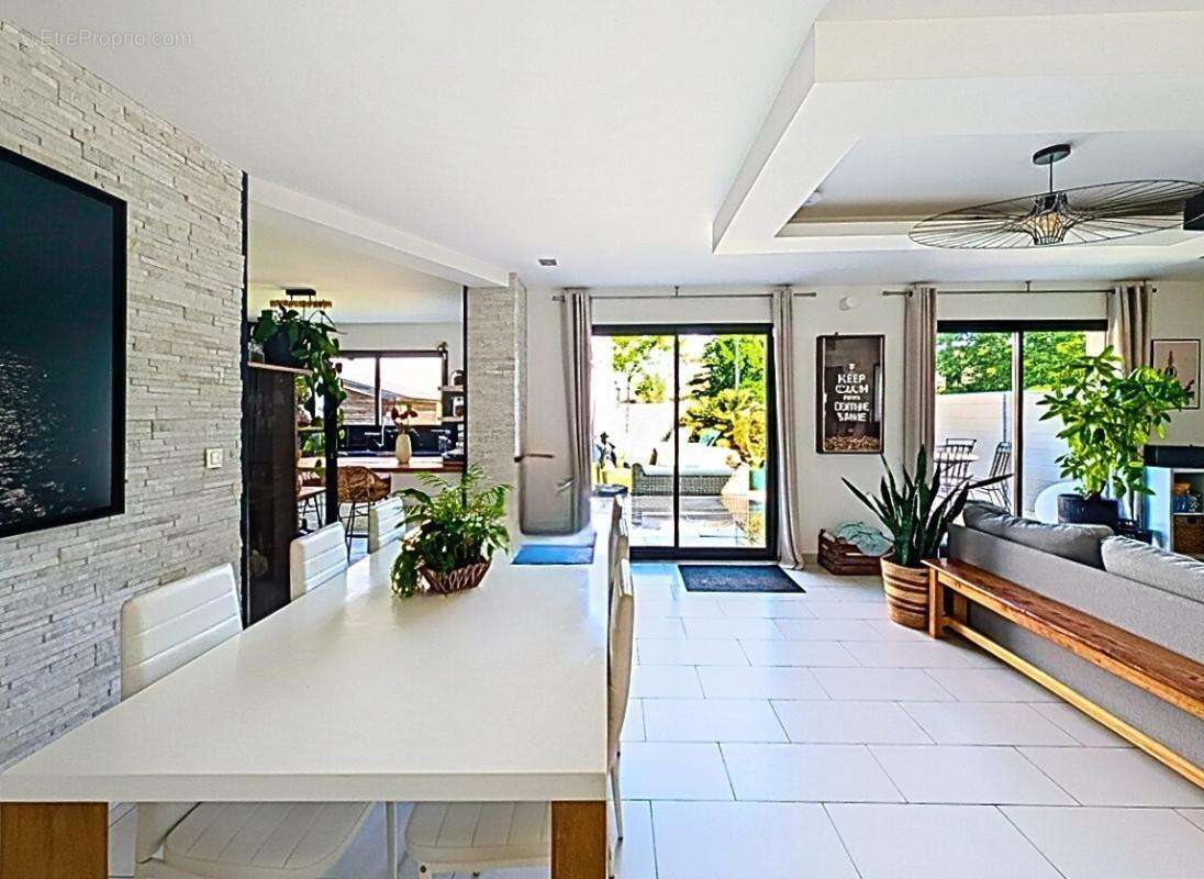 Maison Sainte Luce Sur Loire 5 pièces 130 m2 - photo 3