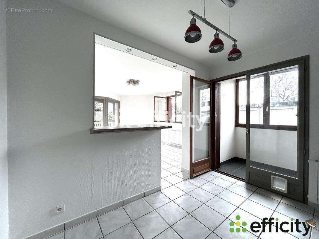 Appartement 81 m² à Vinay  - photo 7