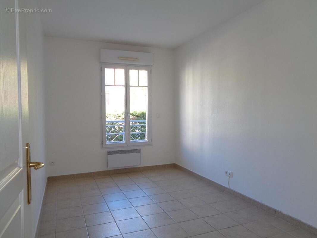   - Appartement à DRAGUIGNAN