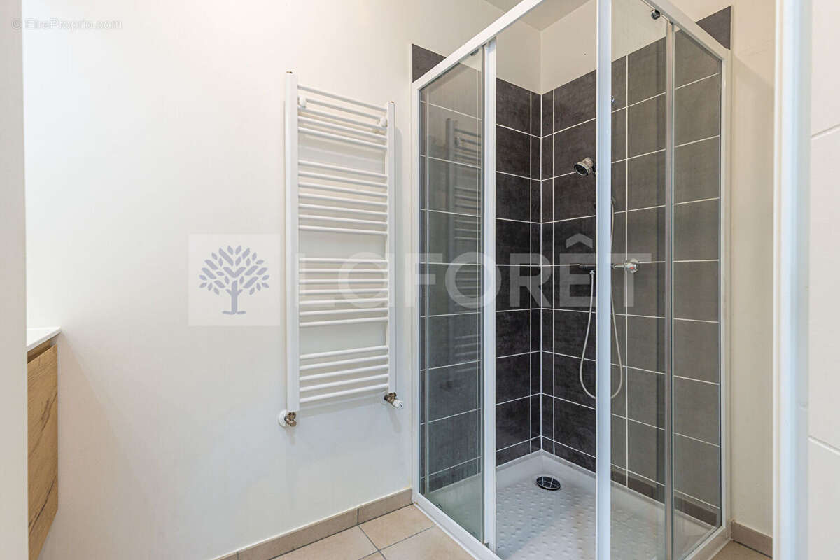 Agence immobiliere laforet - "agave" - appartement t3 traversant de 78,80 m² - balcons - garage en sus - dernier etage - vue deg - photo 14
