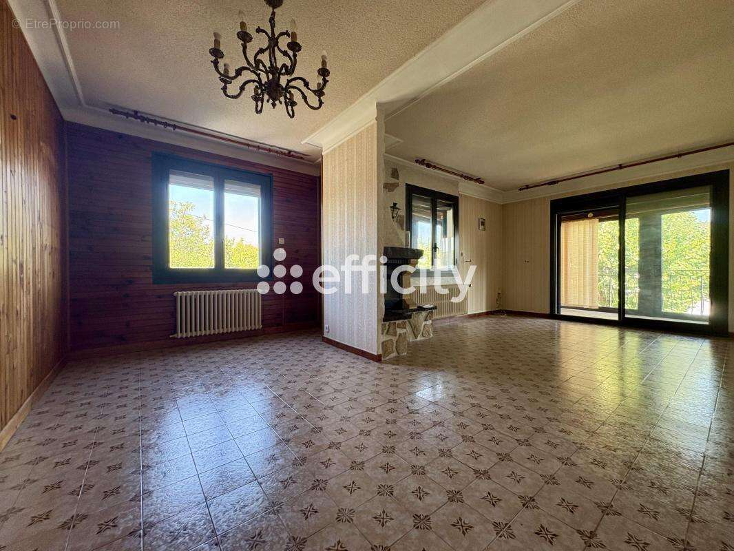 Maison 182 m² à Gignac-La-Nerthe  - photo 6
