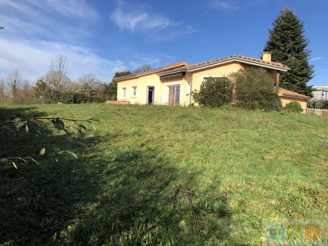 Maison à MONTREJEAU