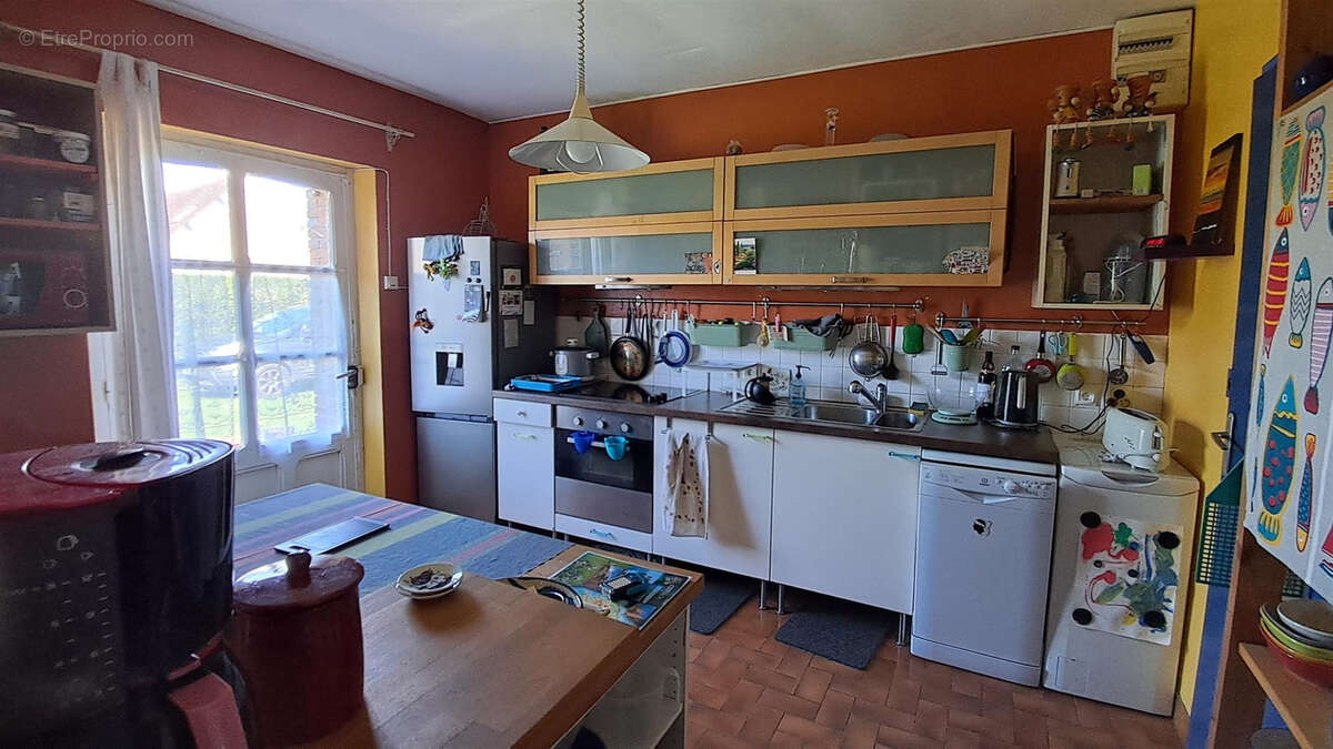 Belle maison ancienne avec ses dépendances - photo 9