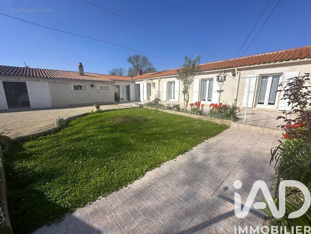 Photo 1 - Maison à MONTROY