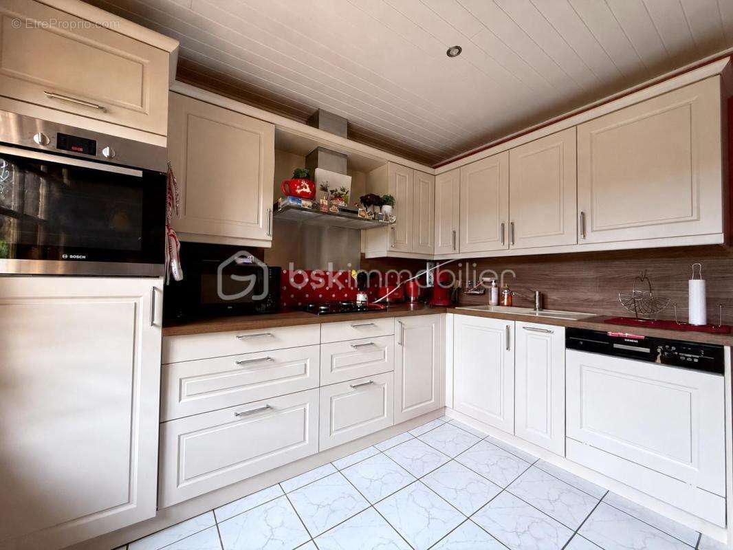 Maison individuelle de plain pied - garage et jardin proche commerces et chu - photo 3