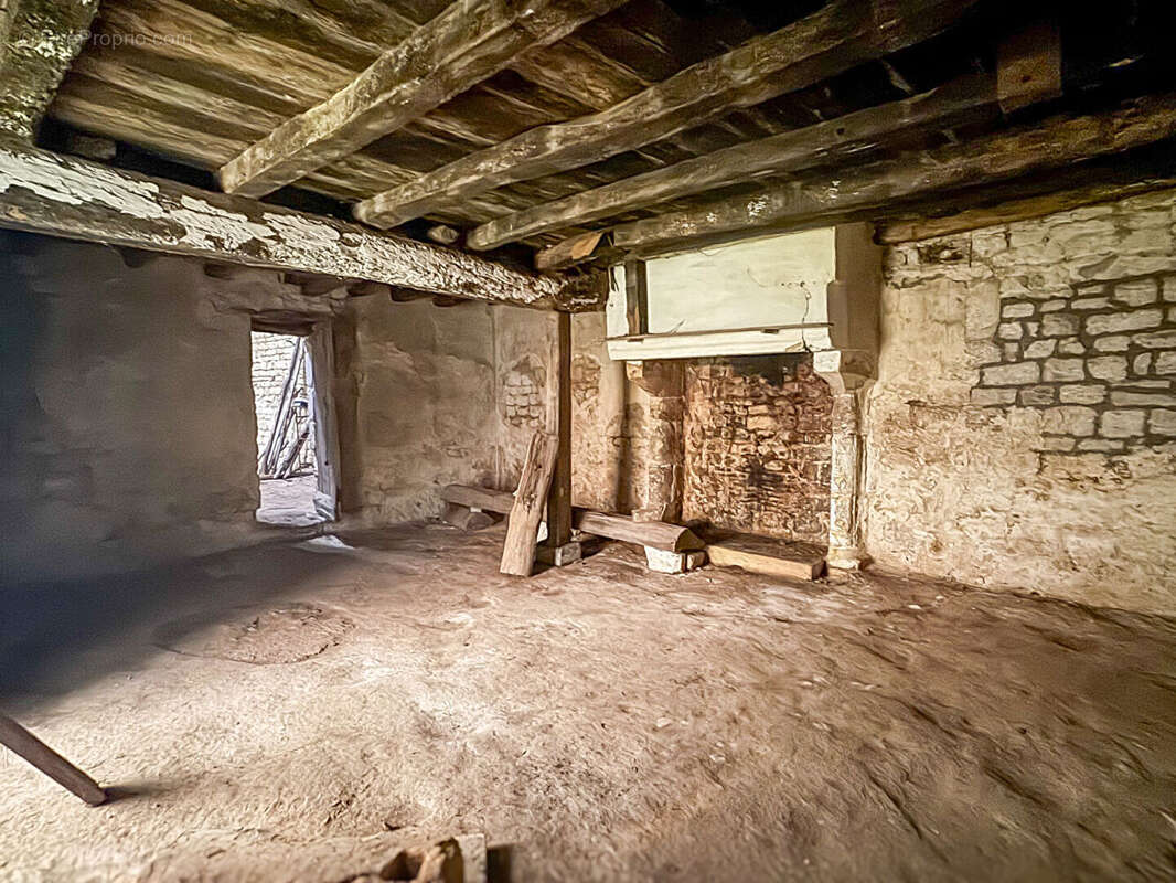 Maison à LE POIRE-SUR-VELLUIRE