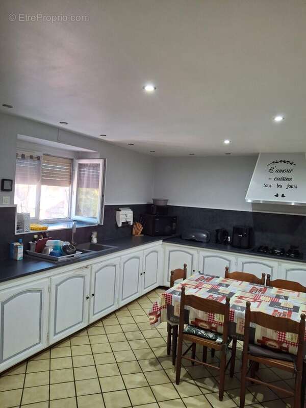 Maison 206 m² à Chize  - photo 8