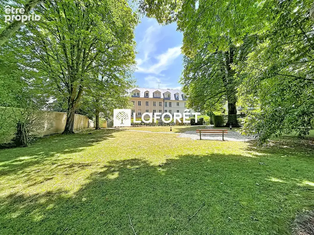 Versailles Place Louis XIV - 4 pièces lumineux de 92 m² avec balcon, ascenseur et 2 parkings - photo 2