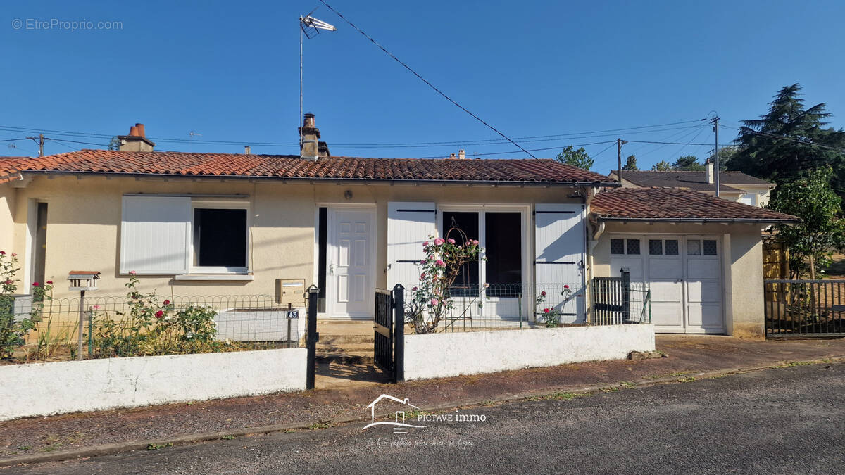 Maison à LUSIGNAN