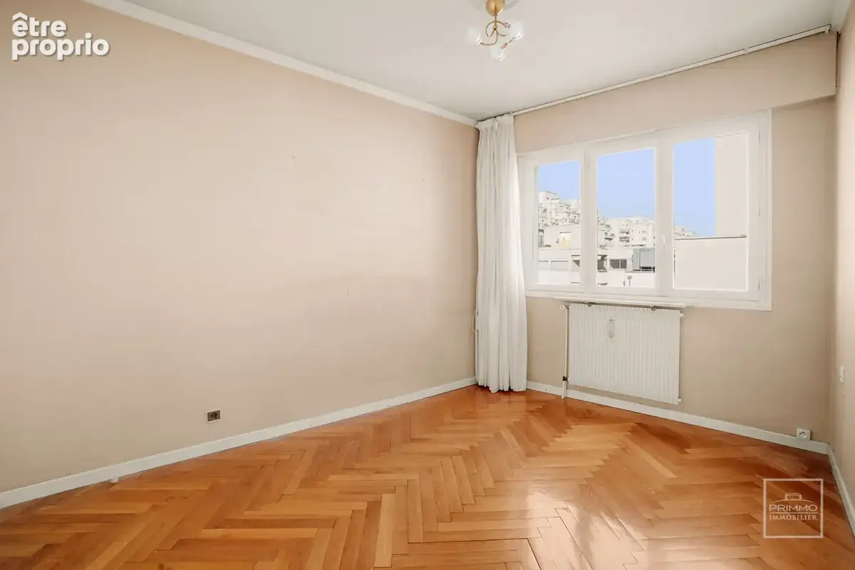 Villeurbanne - gratte ciel , 70m², balcon & loggia, parking - photo 8