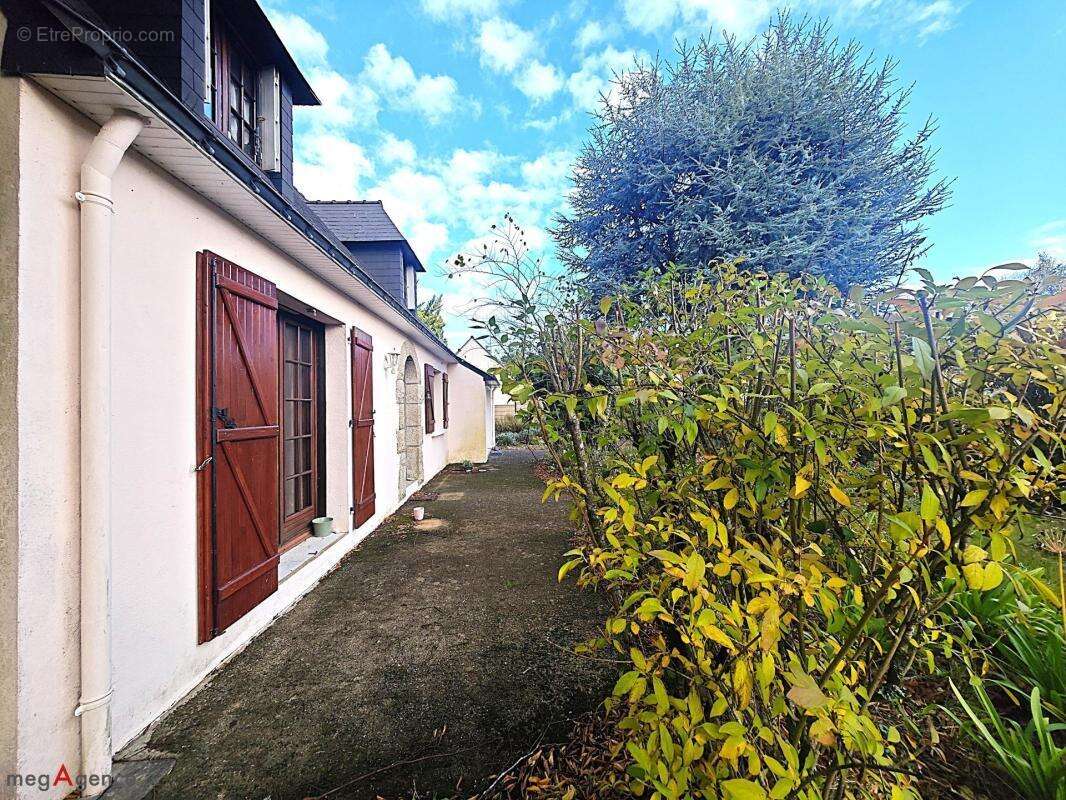 Maison à LA TRINITE-SURZUR