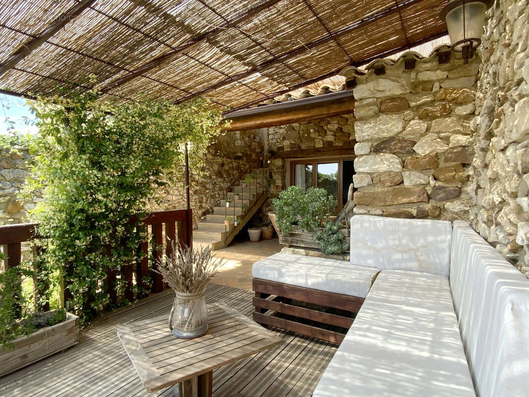 Charmante maison de village en pierre avec terrasses et vue. - photo 4