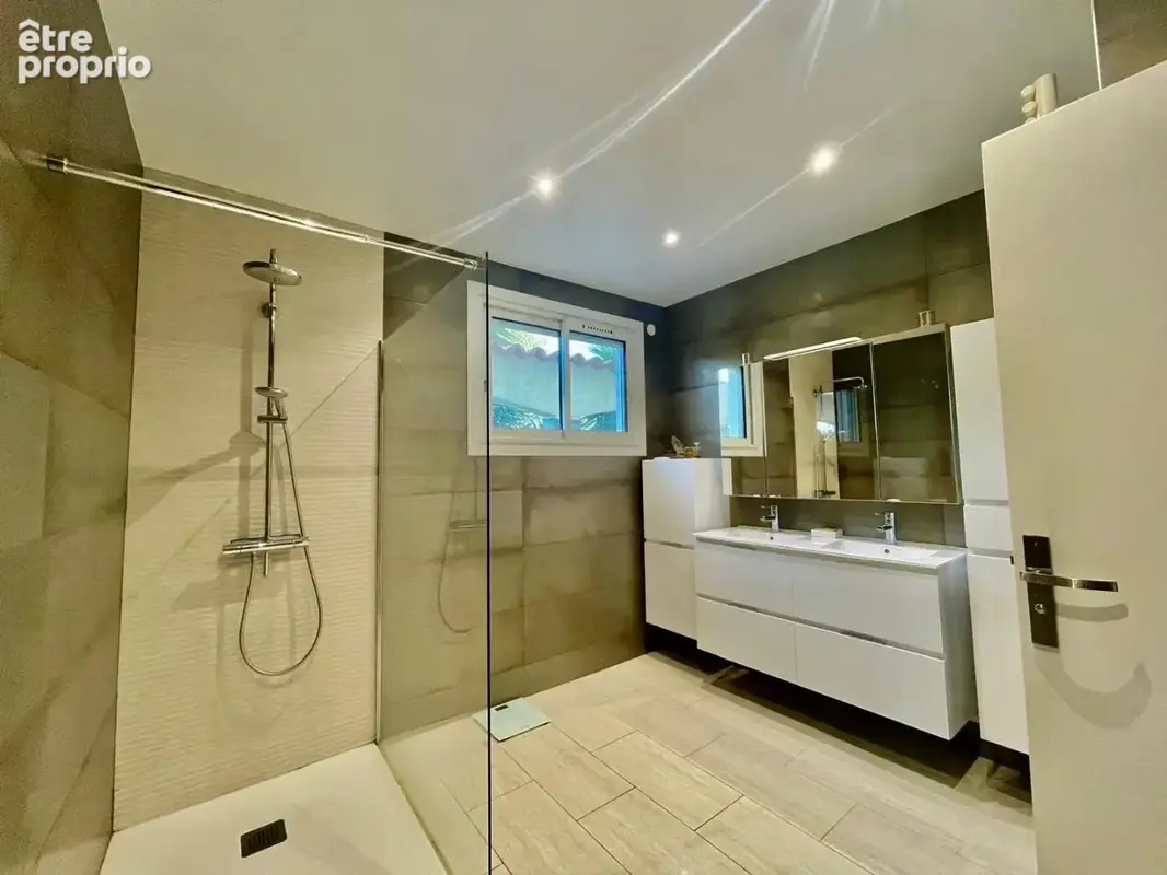 Villa d'architecte F7 360m² utiles sur une parcelle de 4306m². - photo 17