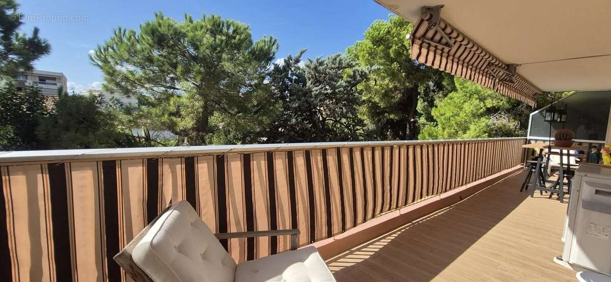 Appartement à SAINT-LAURENT-DU-VAR