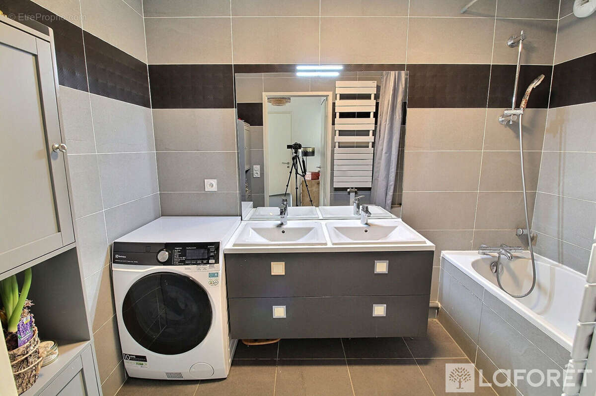 Appartement à LA GARENNE-COLOMBES