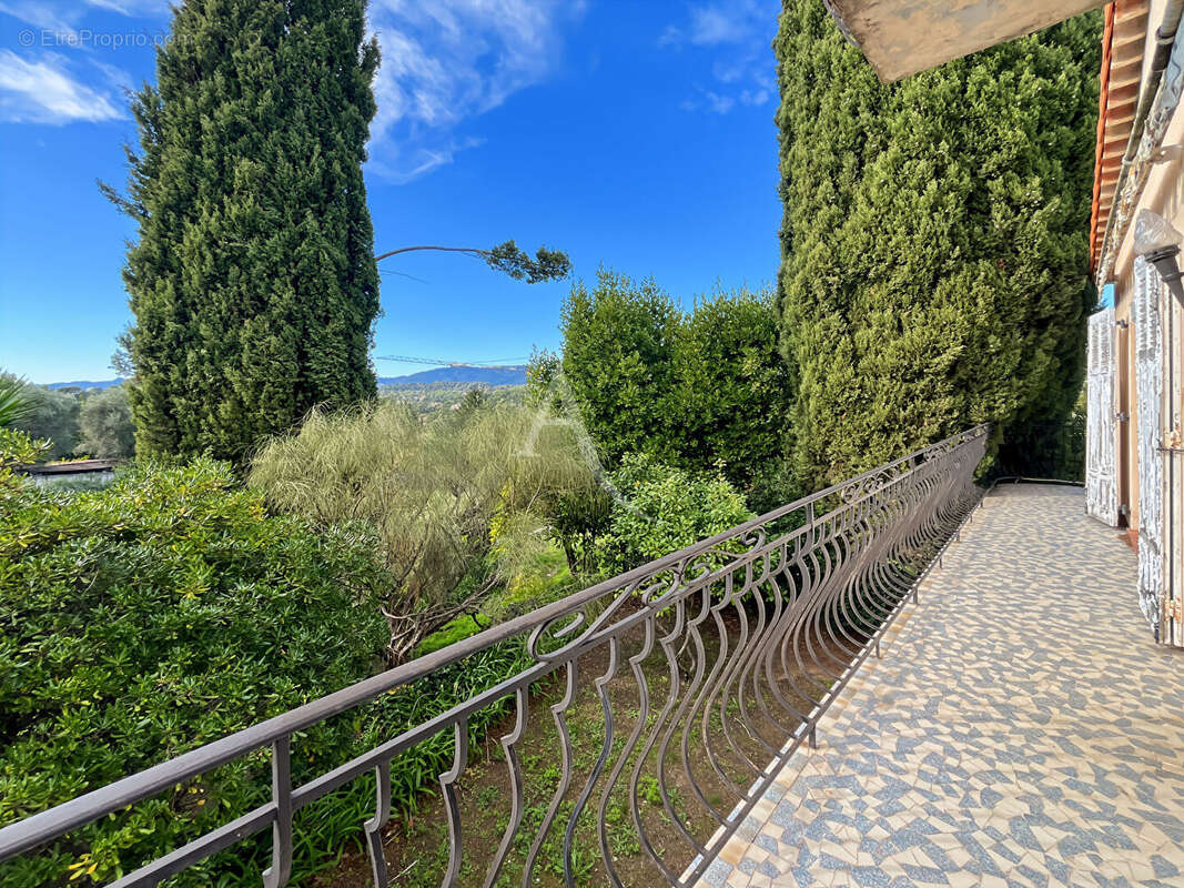 Appartement à MOUGINS