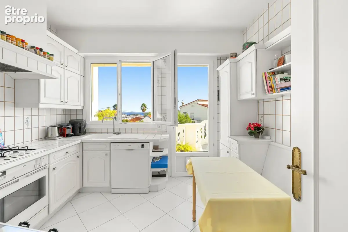 NICE NORD - COLLINE SAINT-SYLVESTRE - VILLA - 240 m2 - Terrain plat 750 m2 - Garage 160 m2 - 1 260 000 € - photo 16