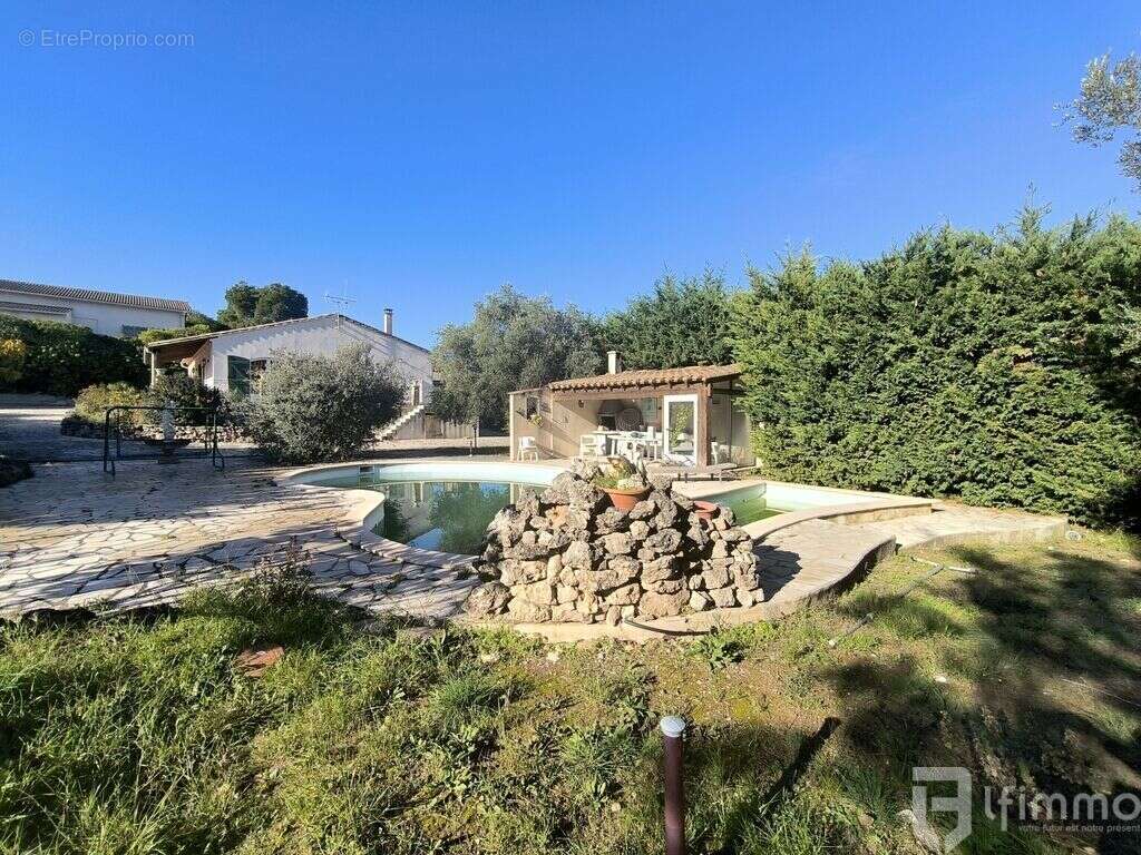 Villa d'exception de 140 m2, jardin de 3096 m2 arborés, et pisci - photo 11