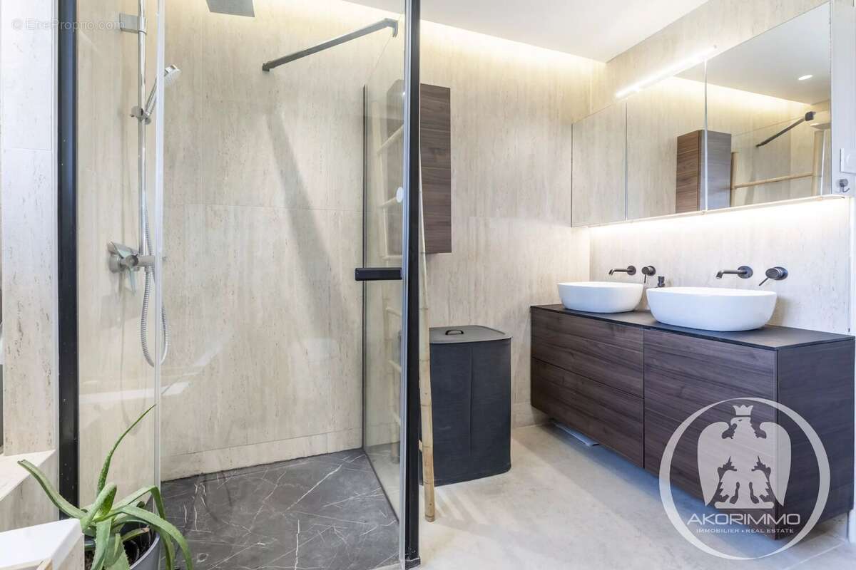 Appartement à SAINT-LAURENT-DU-VAR