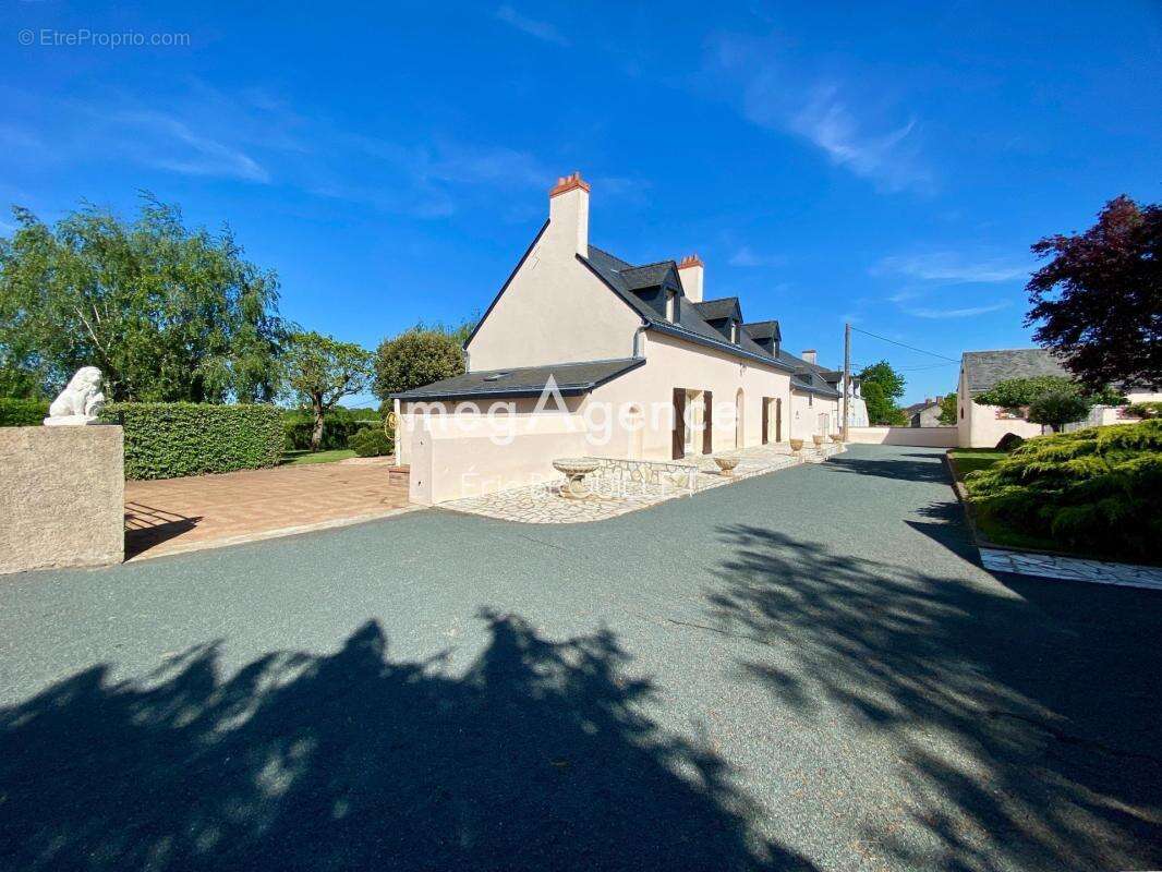 Maison avec dépendances et terrain jusqu’à 6 ha - photo 2