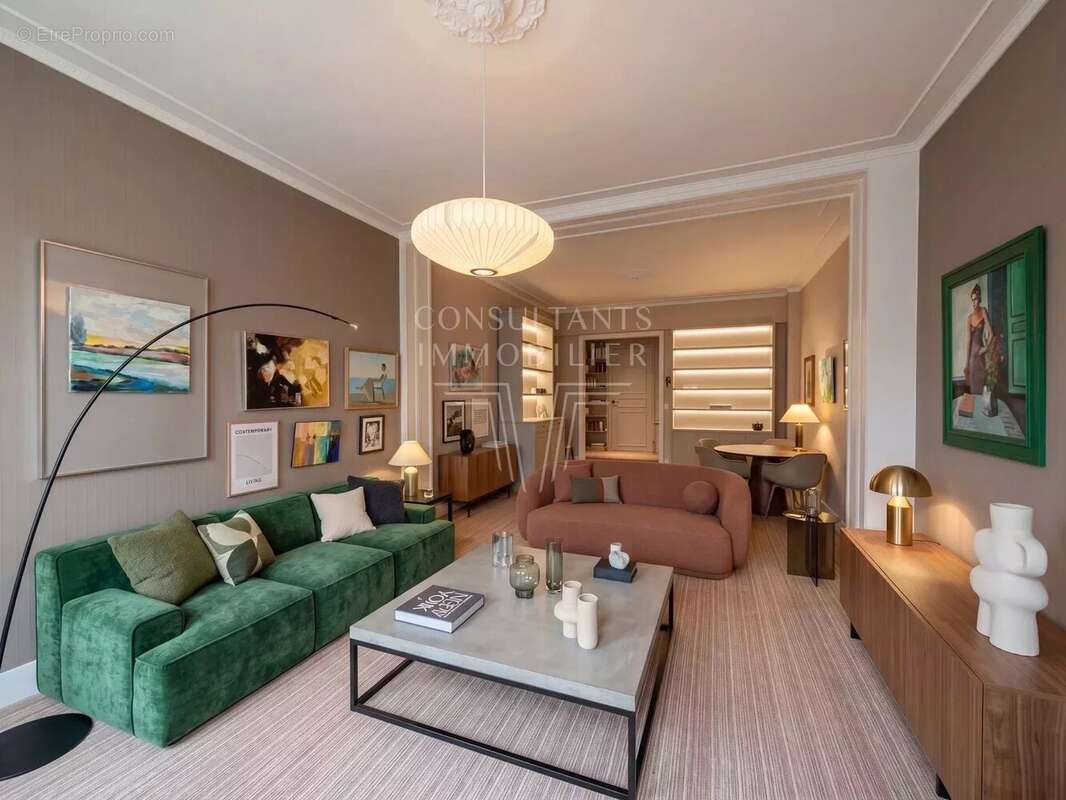Appartement à PARIS-16E