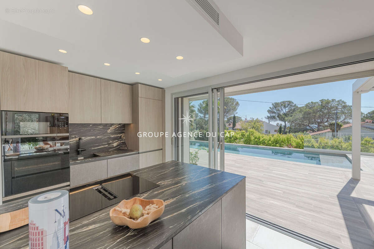 Saint raphael villa entierement renovee calme et apercue mer - photo 2