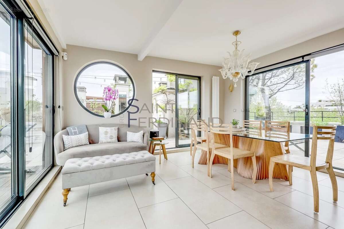 Appartement à NEUILLY-SUR-SEINE