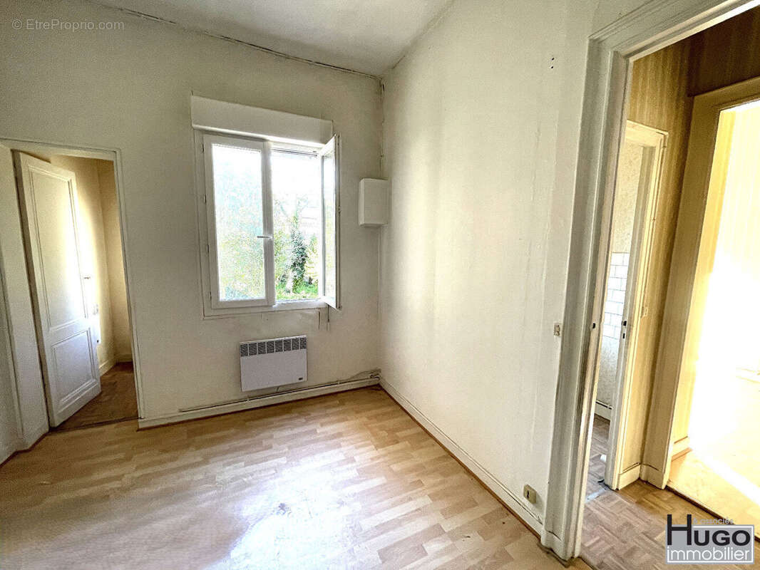 Bordeaux saint-seurin - appartement 2 pieces a renover- au calme cöté jardin ! - photo 4
