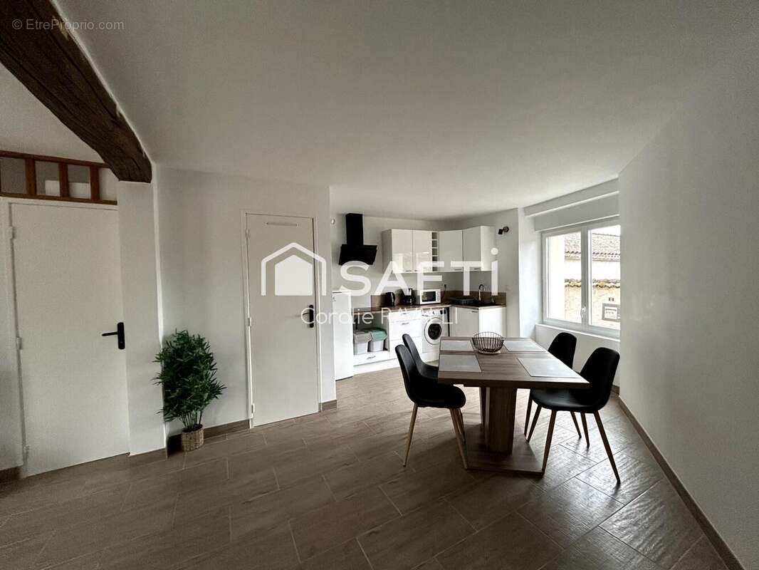 Photo 2 - Maison à ROULLET-SAINT-ESTEPHE