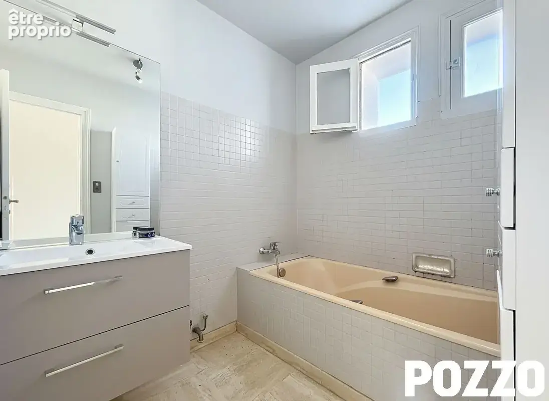 A Vendre - Pontorson - Maison sur sous-sol  6 pièce(s) 100 m² - photo 6