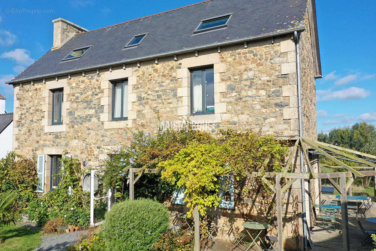 Maison à PLOUGRESCANT