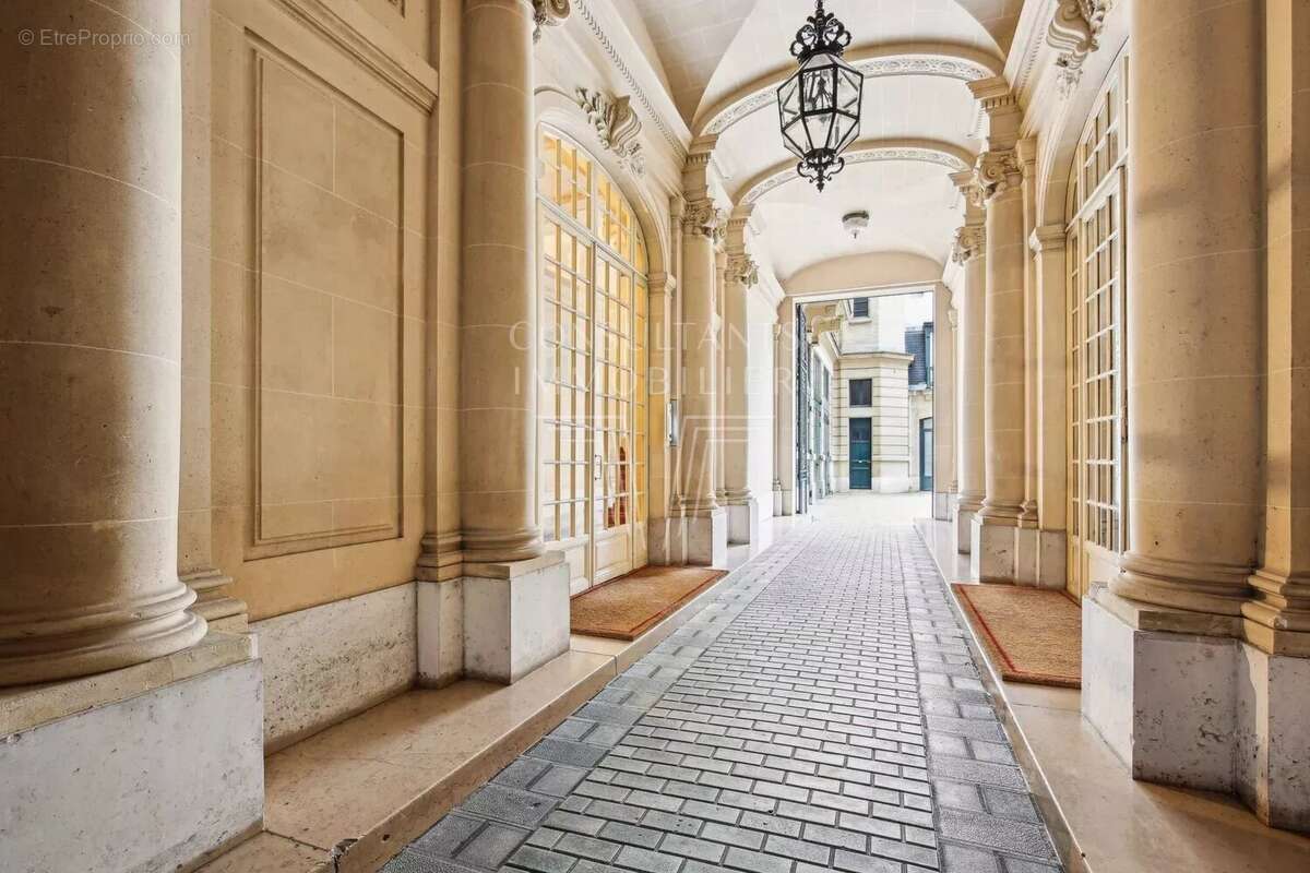 Appartement à PARIS-17E