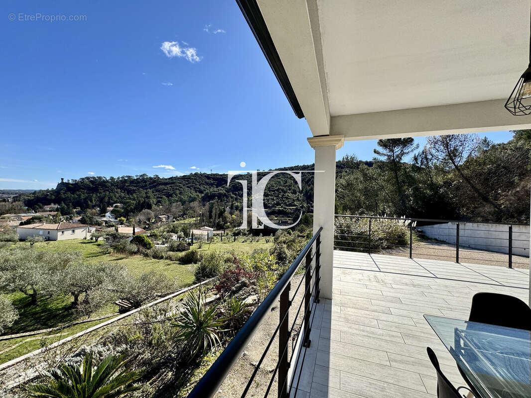 Villa  84 m² avec vue plongeante sur le village - 1330 m² de terrain arbore- 3 chambres - garage - photo 4