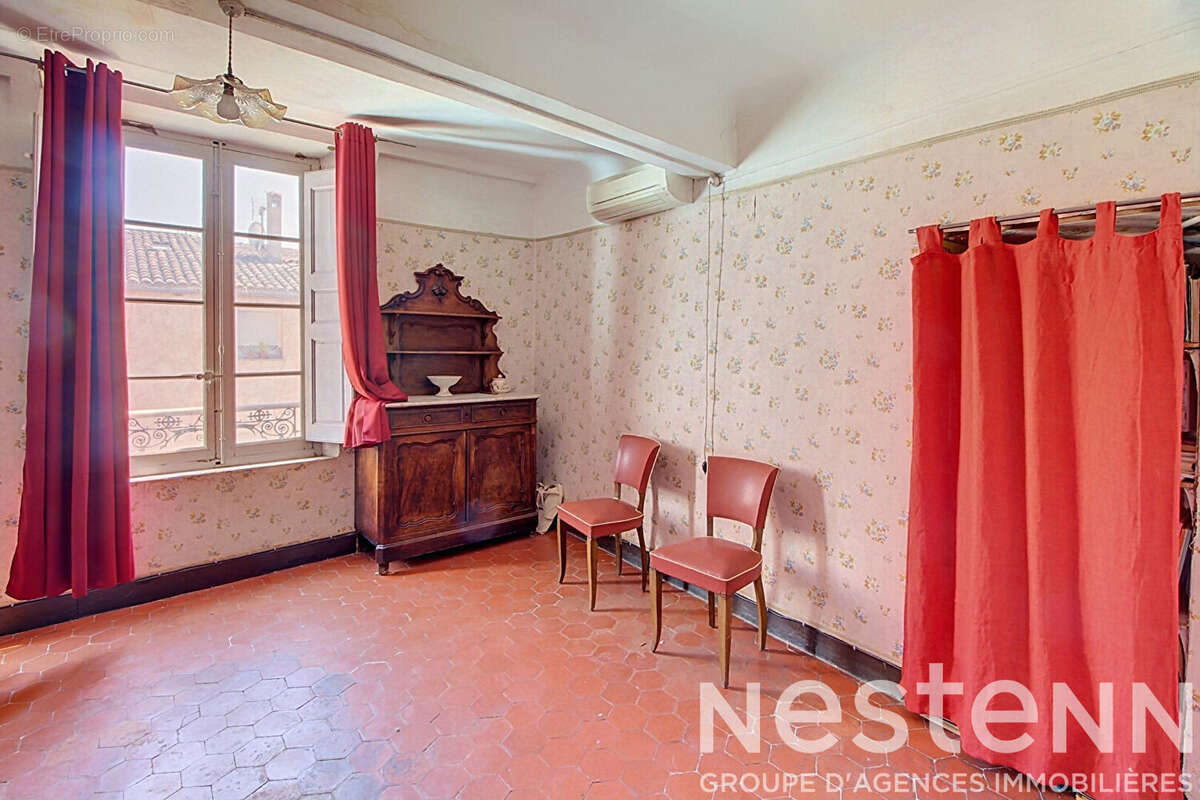 A VENDRE SUR LORGUES -Immeuble en Centre-Ville avec Jardin et Fort Potentiel - photo 11