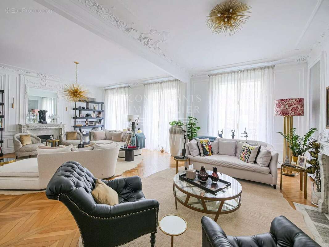 Appartement à PARIS-16E