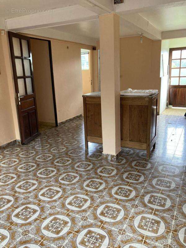 À vendre : Maison spacieuse de 187 m² à Morne Vert (97226) - Idéal pour le tourisme vert ! - photo 13