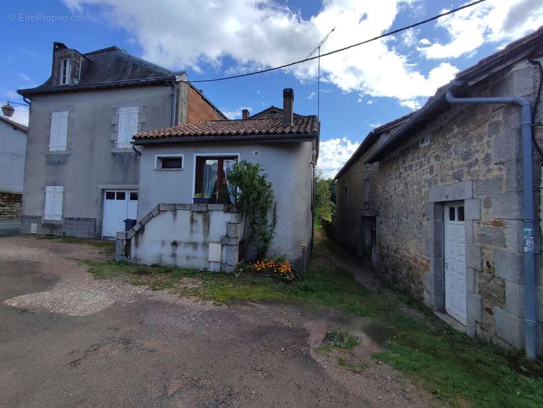 Maison de bourg à fort potentiel - centre de Piegut - photo 2