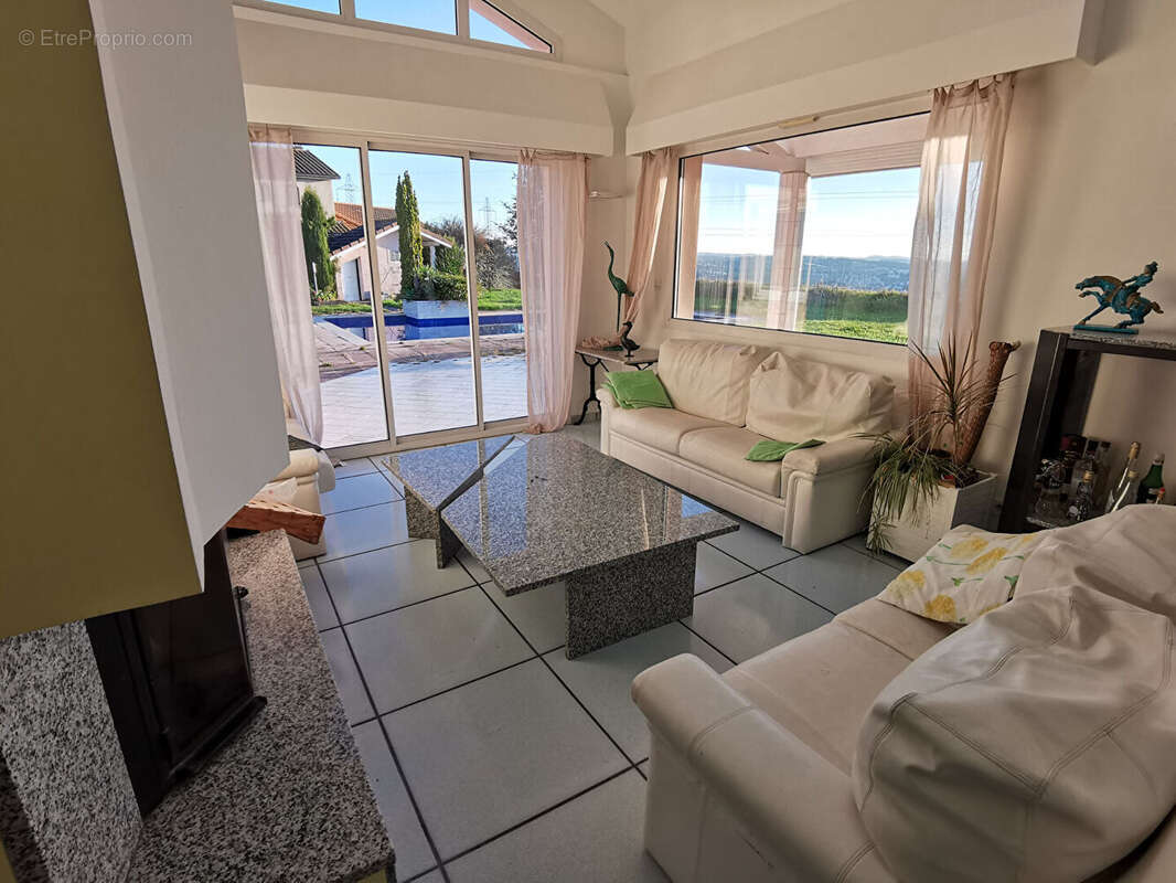Maison à LA TOUR-EN-JAREZ