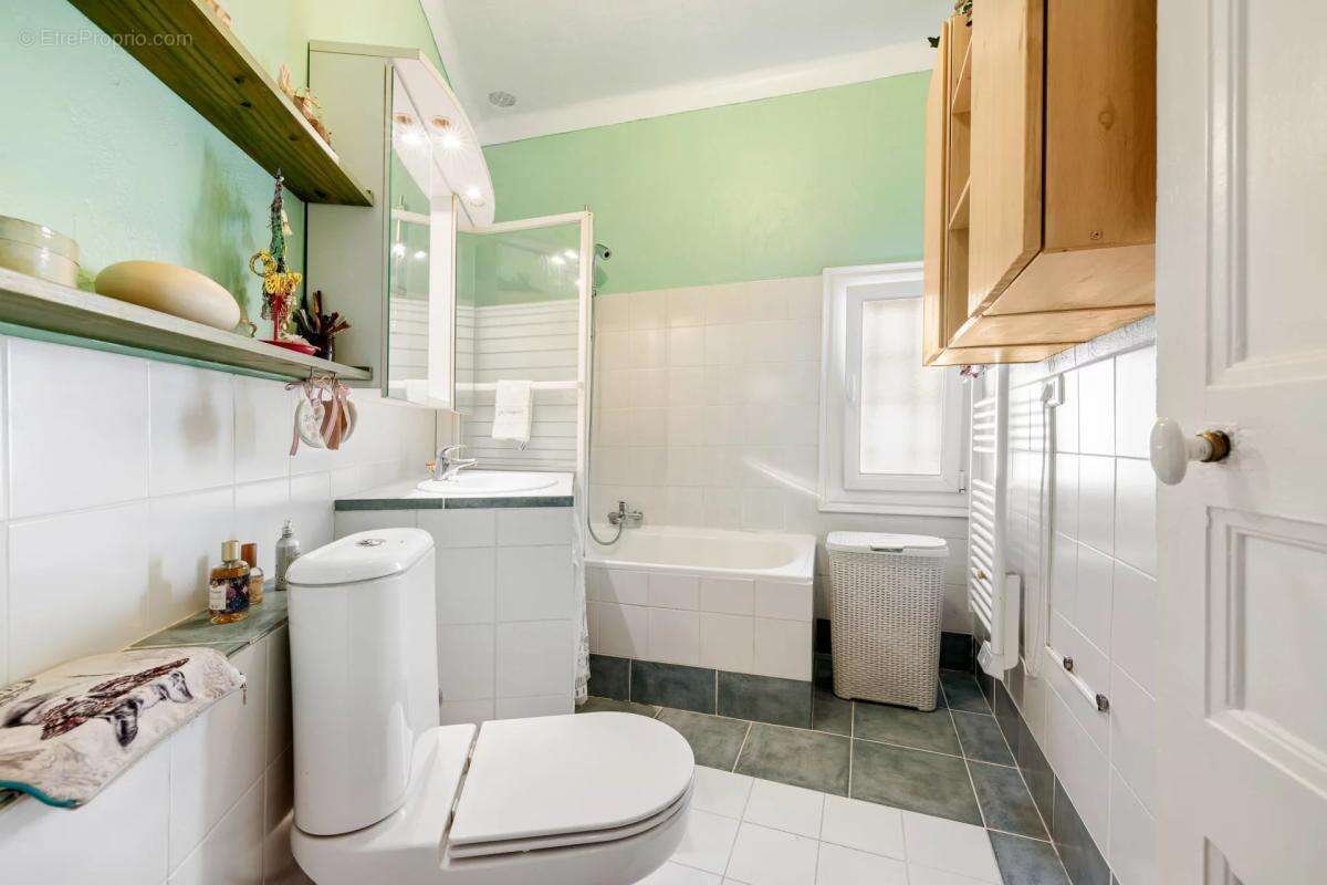 Appartement à CHATEAUNEUF-GRASSE