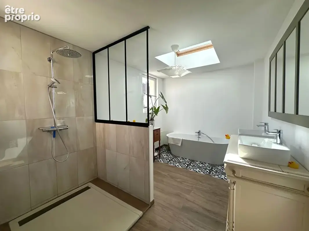 La Madeleine Romarin, Sublime appartement de 110.98 m2, 3 chambres, une salle de bains, une terrasse, une cave - photo 9