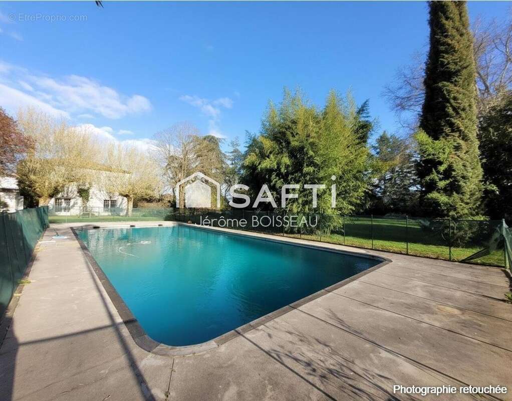 Maison 380 m² à Fauillet  - photo 8