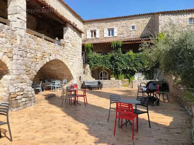 Appartement à BERRIAS-ET-CASTELJAU