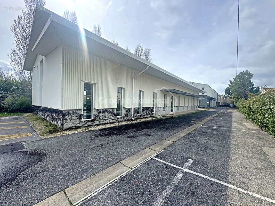 À vendre - bâtiment professionnel 750 m² - périphérie de lunel - photo 7