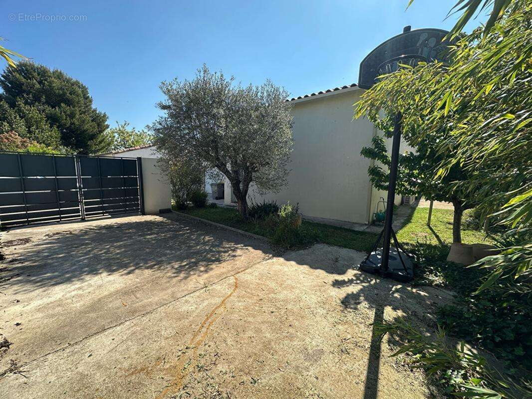 Maison à COURNONTERRAL