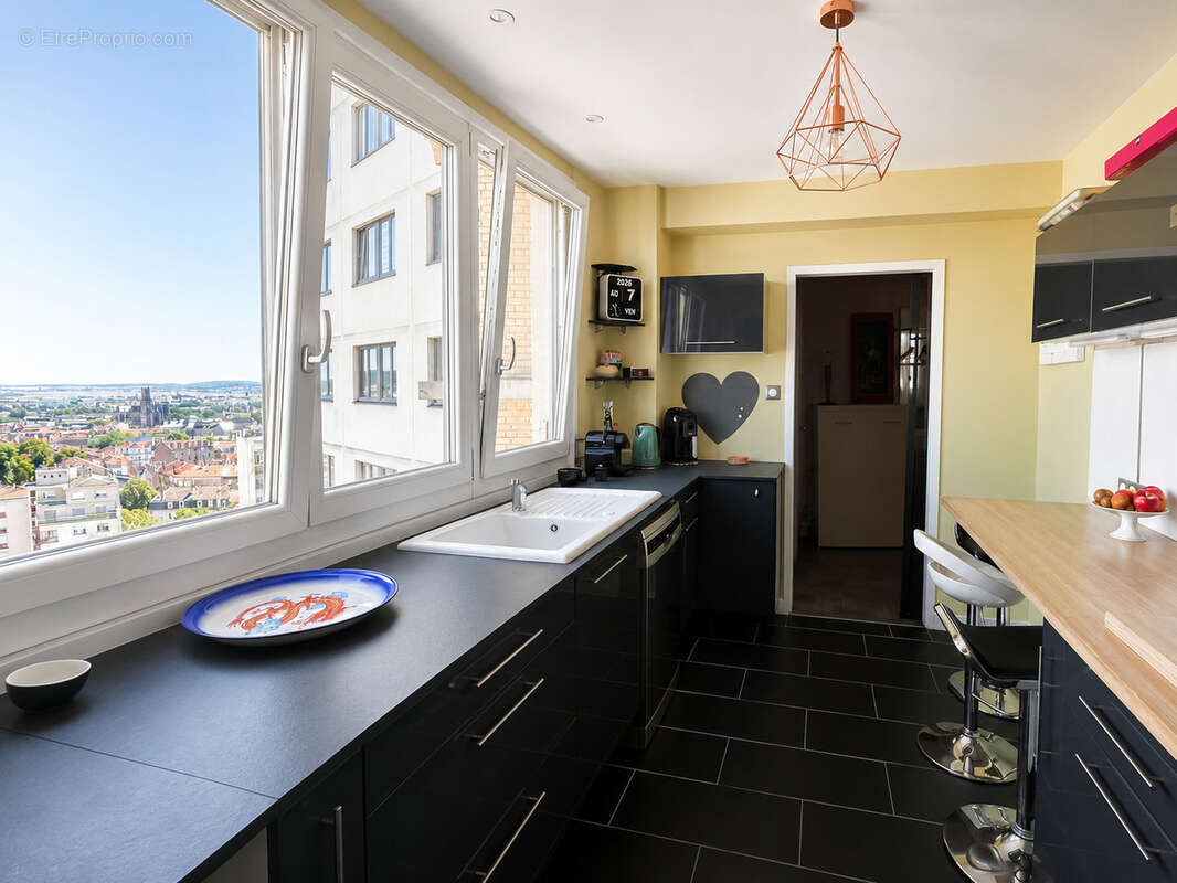 Bel appartement rénové avec vue, résidence sécurisée - photo 4